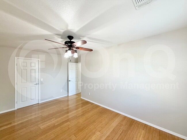 Building Photo - 681 E Woodsman Pl