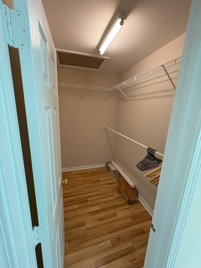 Building Photo - Centrally located Townhouse in Charlotte
