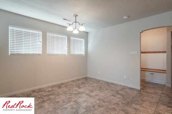 Building Photo - Spacious 3 Bedroom Single-Level Home in Bl...