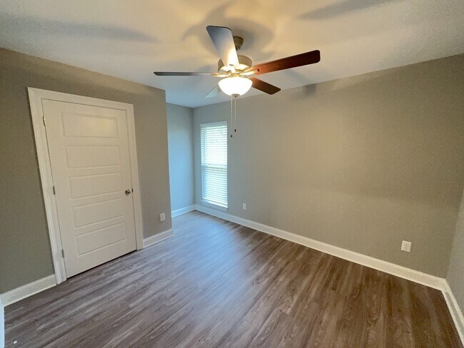 Building Photo - 263 Chartleigh Cir