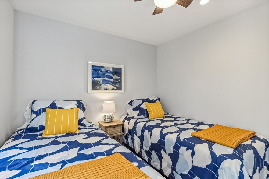 Building Photo - 605 Circle Dr