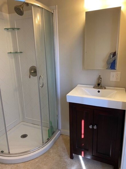 Bathroom 1 - 1019 Putnam St