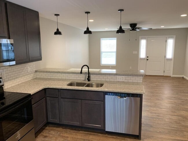 Building Photo - 911 Boulder Creek Estates