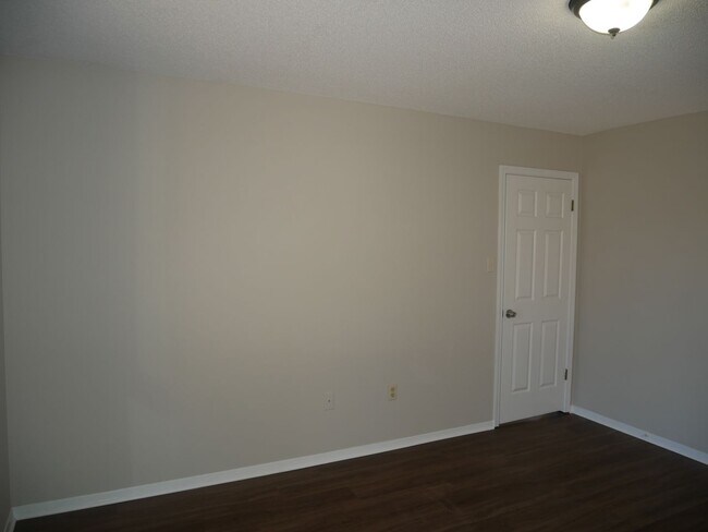 Building Photo - 6530 Jamestown Dr