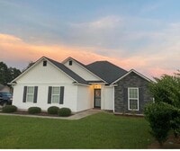Building Photo - Charming Southern Living: Your Dream Home Awaits in Valdosta, Georgia!