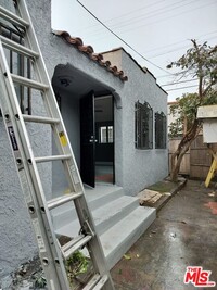 Building Photo - 1137 S Kern Ave