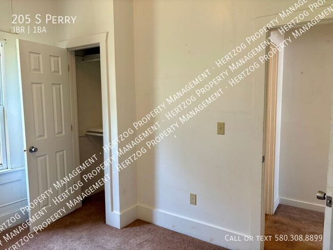 Building Photo - 205 S Perry-