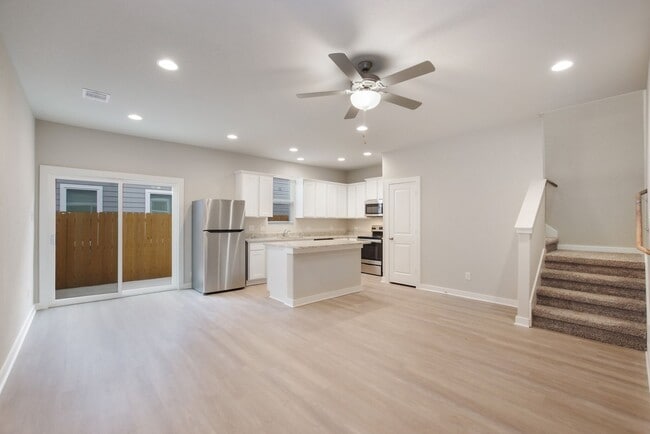 Building Photo - Town Homes At Stadium Point