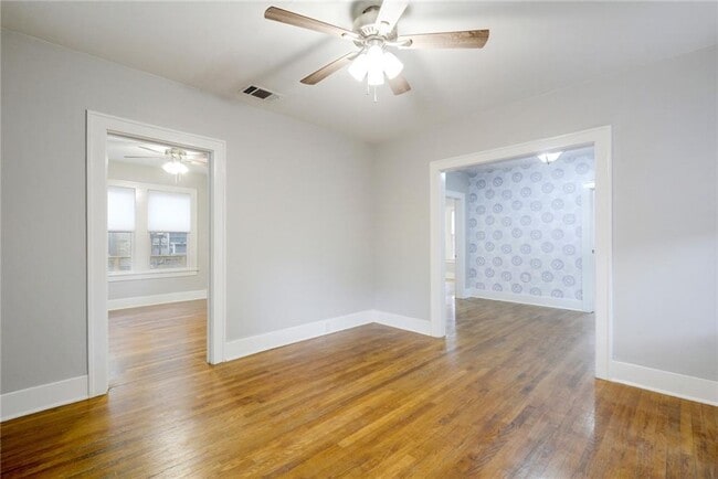 Building Photo - 705 W 35th St