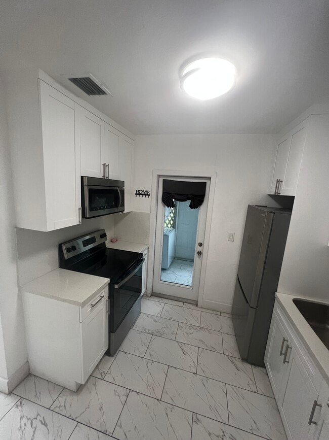 Building Photo - 3025 NW 32nd St