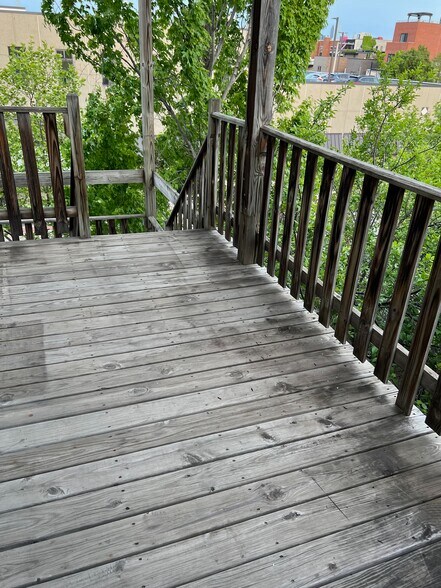 Outdoor living space. - 2057 W Chicago Ave
