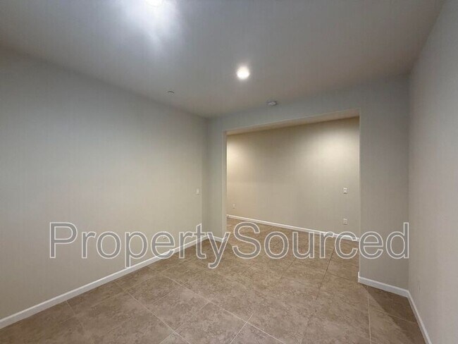 Building Photo - 3832 Lookout Dr