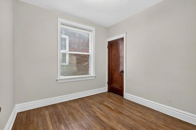 Building Photo - 5249 Sutherland Ave