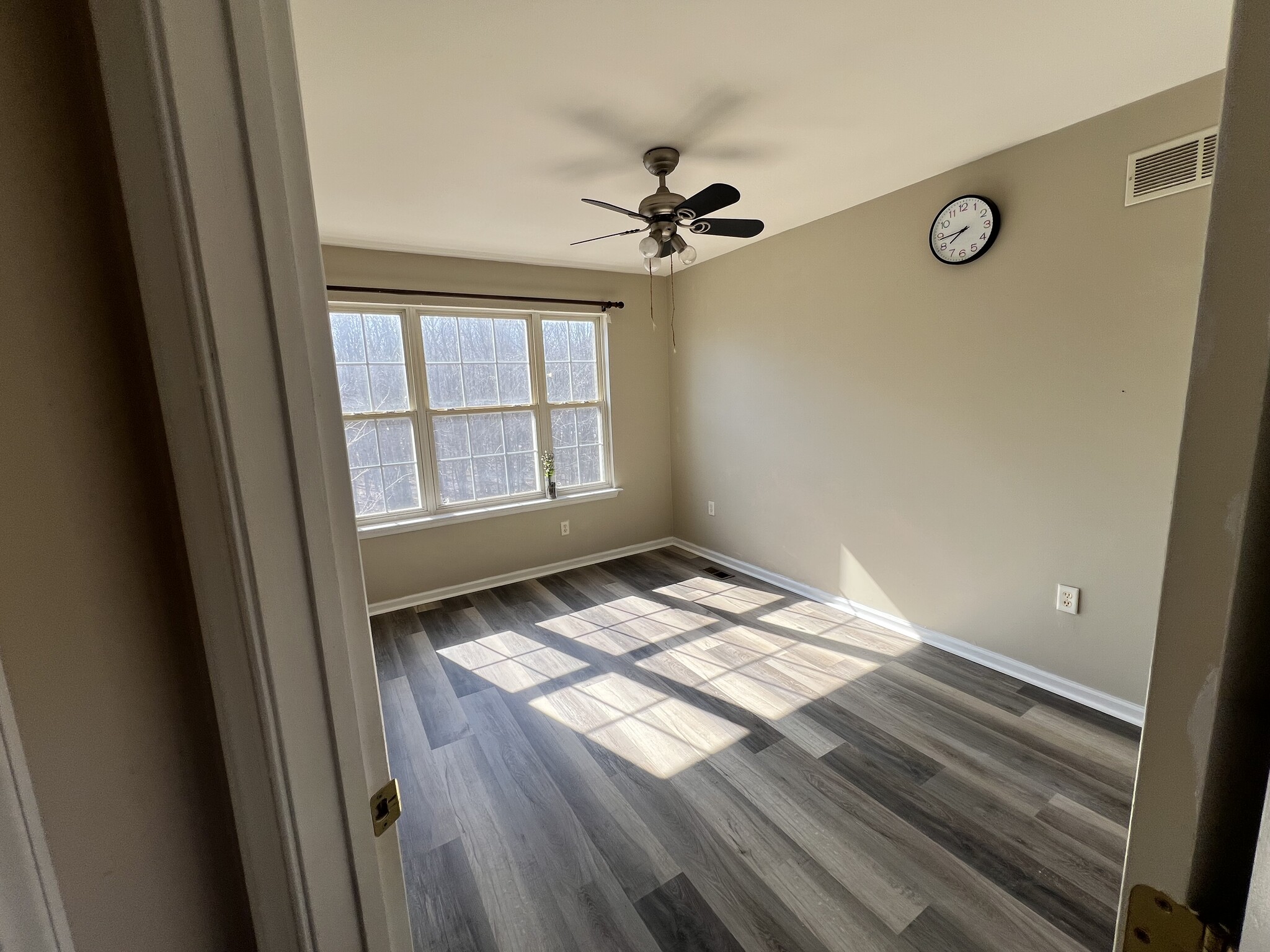 Building Photo - 47 Wicklow Rd