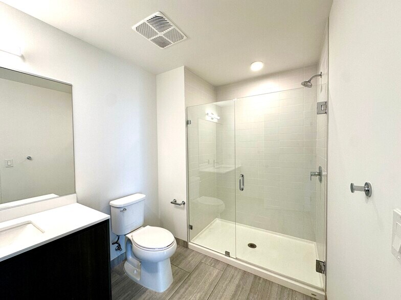 Building Photo - 114 NE 22nd St