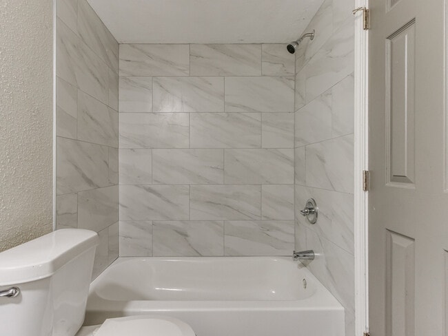 Building Photo - 1000 NW 88th St