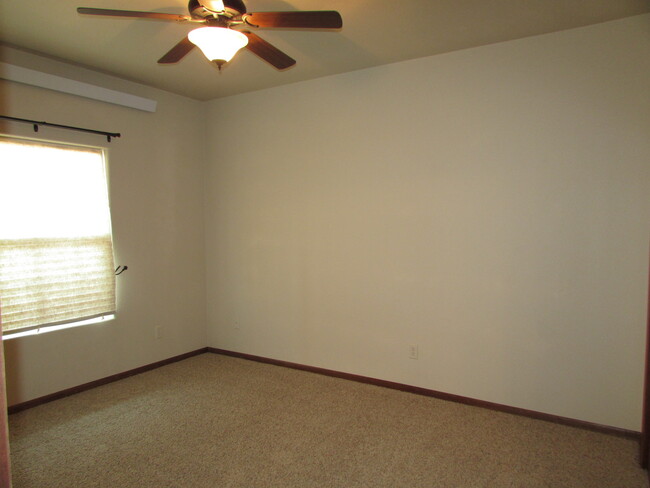 Building Photo - 2 BEDROOM | 1 BATH | GROUND LEVEL CONDO | ...
