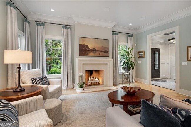 Building Photo - 407 8th St NE