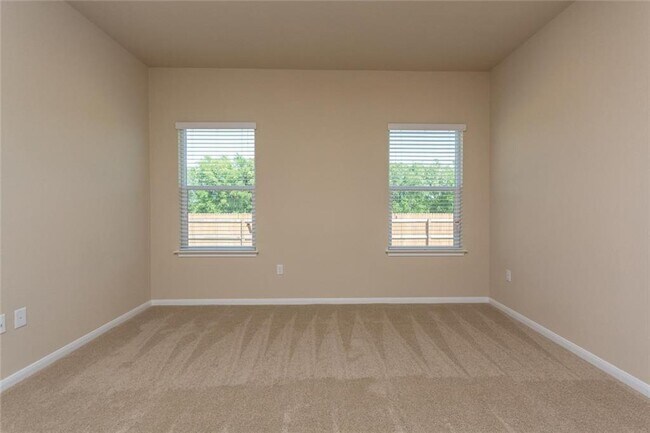Building Photo - 216 Hess Dr