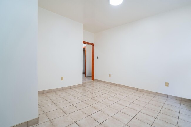 Building Photo - 724 17th St