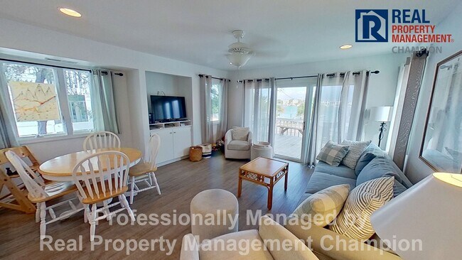 Building Photo - Furnished Year Round Rental One Block from Ocean on Wrightsville Beach