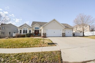 Building Photo - Gorgeous 5 Bed, 4 Bath Home with 4 Levels of Living Space For Rent