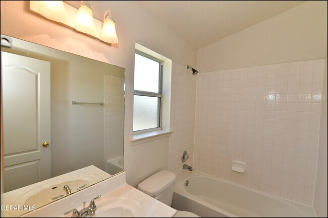 Building Photo - 3112 Tierra Ayala Dr
