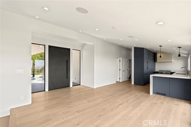 Building Photo - 9336 Lloydcrest Dr