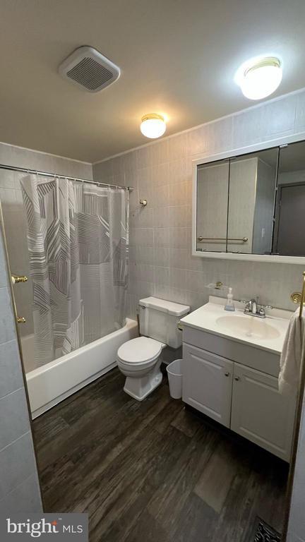 Building Photo - 744 Summit Chase Dr