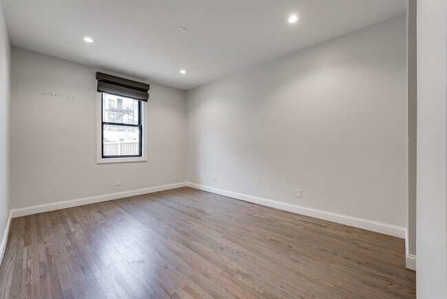 Building Photo - 202 Garden St