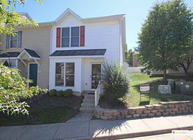 Primary Photo - 760 Camelot Ln