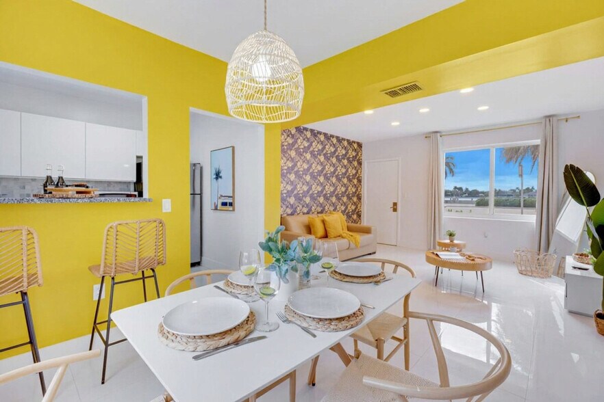 Building Photo - 809 S Ocean Dr