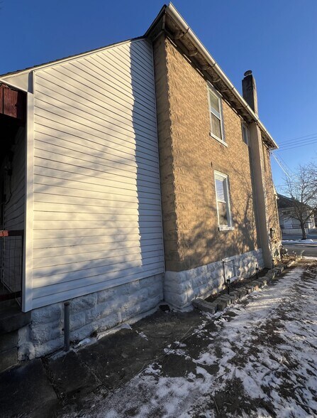 Building Photo - 223 S 2nd St