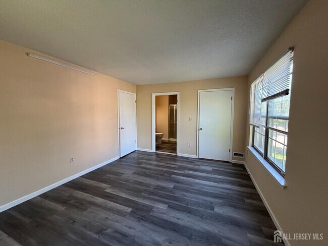 Building Photo - 279 Kempsey Dr