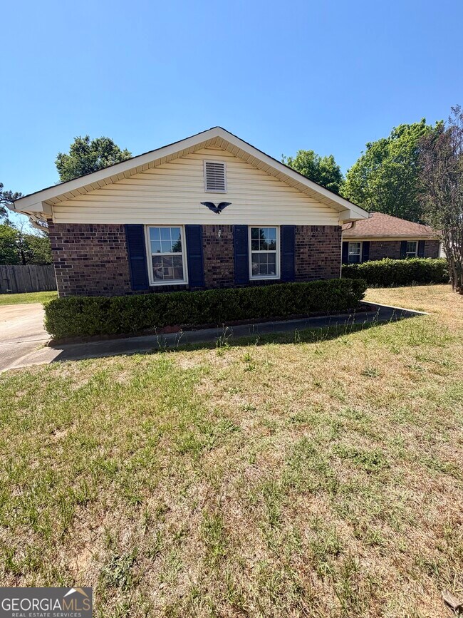 Building Photo - 131 Foxwood Cir