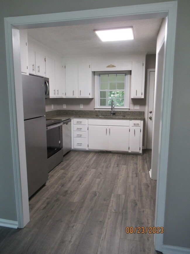 Building Photo - 870 Marigold St