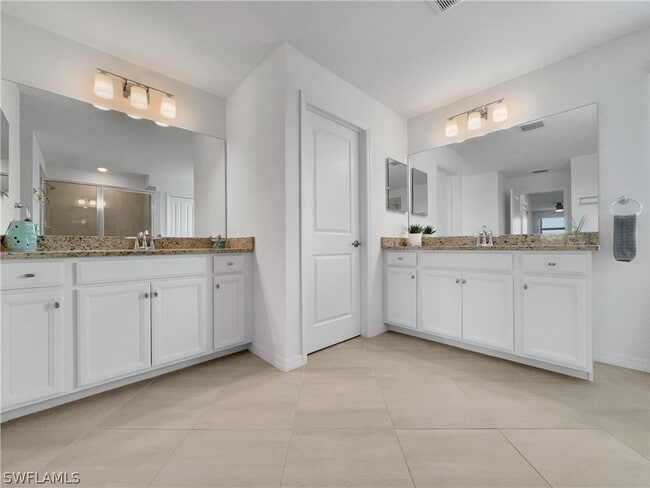 Building Photo - 3319 Menores Wy