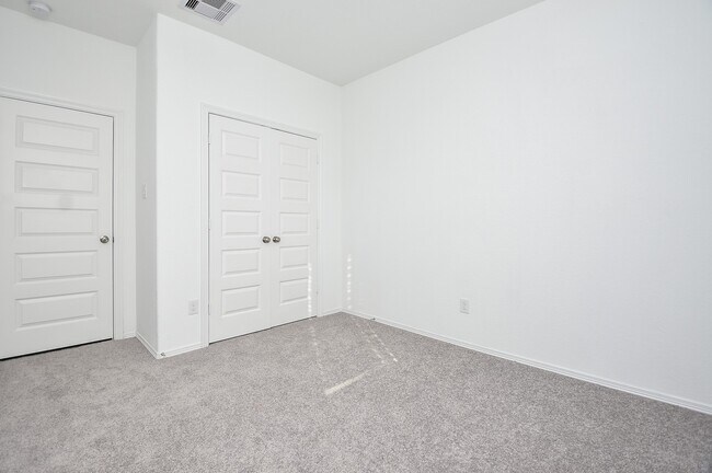 Building Photo - 5715 Aurora Grns Ln