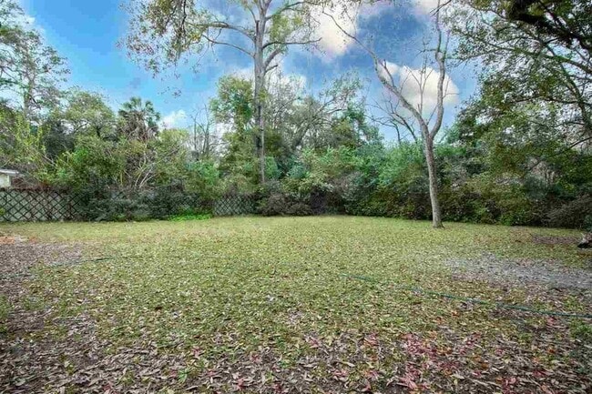 Building Photo - 710 Glenview Dr