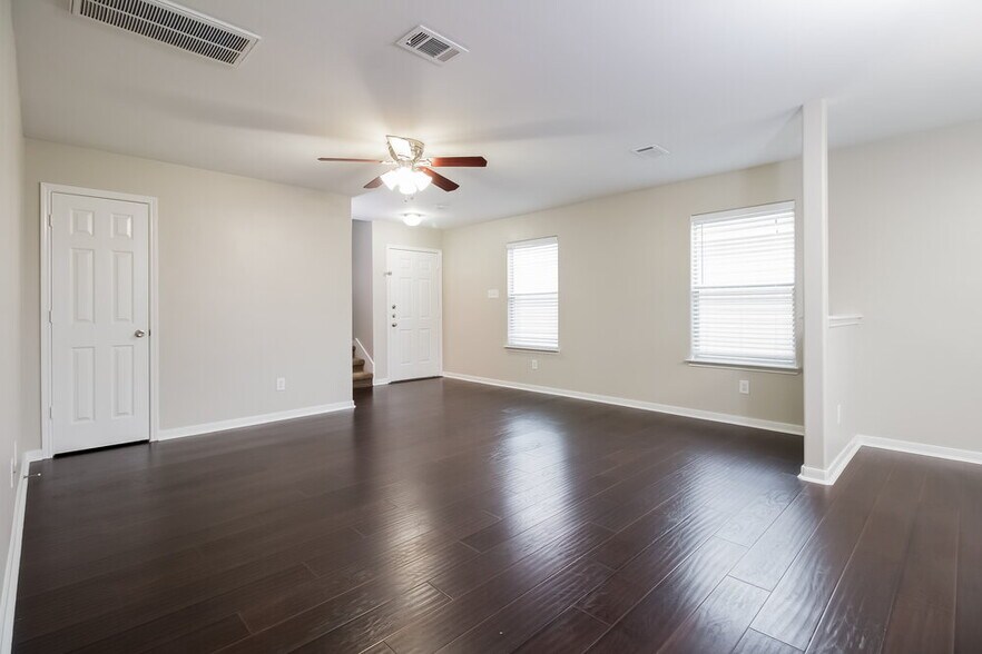 Building Photo - 29043 Village Creek Loop