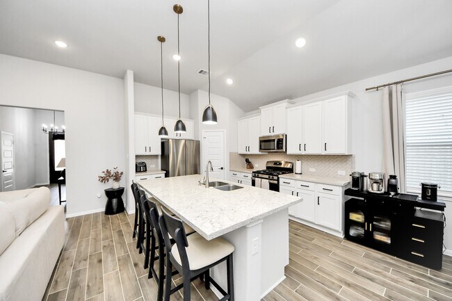 Building Photo - 6618 Beacon View Dr