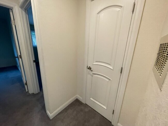 Building Photo - 1825 Stokes St