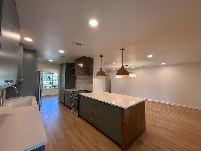 Building Photo - 209 W Mimosa Cir