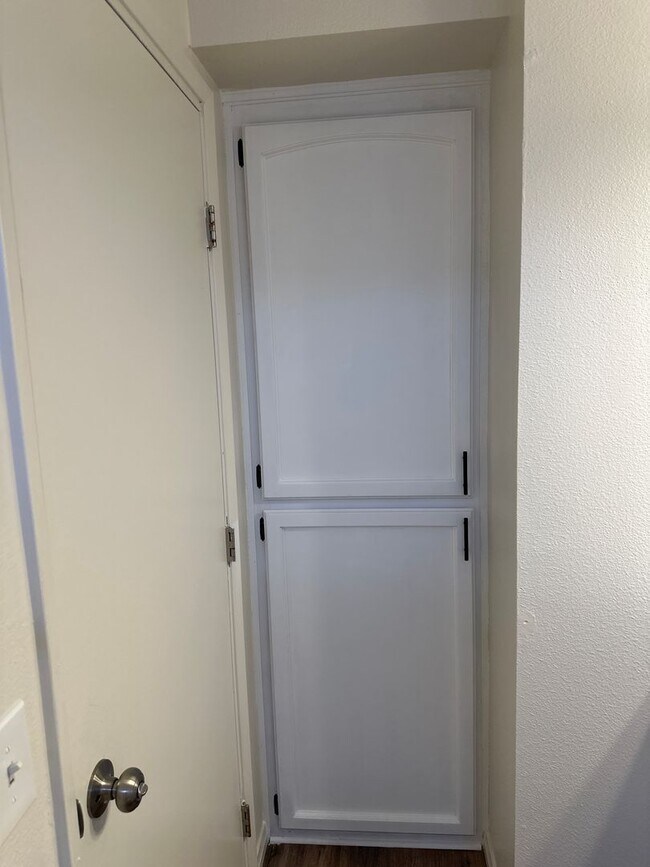 Building Photo - 408-14 Delaware St