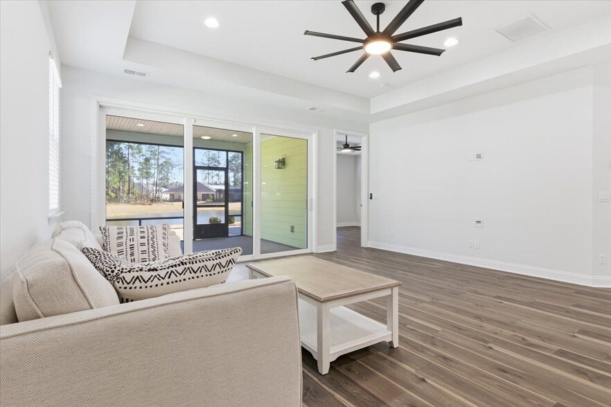 Building Photo - 155 Weekend Ave