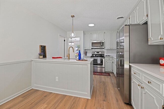 Building Photo - 2117 Semmes Dr