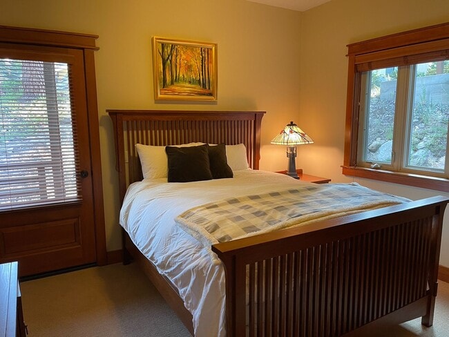 Building Photo - Luxury Mountain Residence — Premier 6-Month Winter Lease Near Canyon Lodge