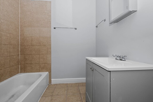 Building Photo - Two Bedroom Condo Unit For Rent In Bronzev...
