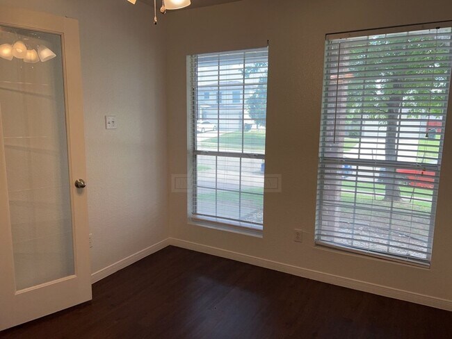 Building Photo - 3304 Catalina Dr