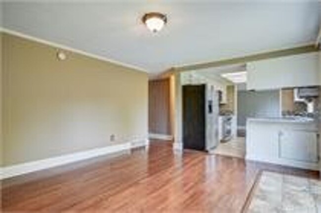 Building Photo - Fantastic 3 bedroom Home Now offering $200...